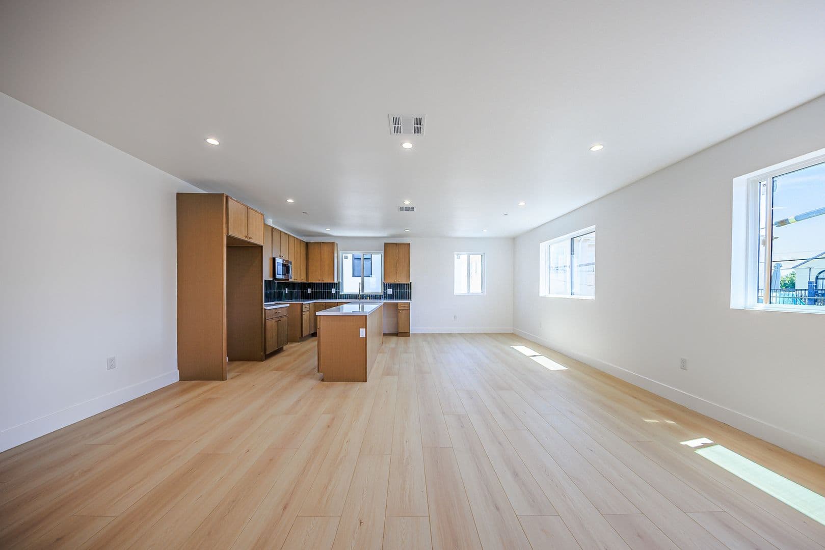 Los Angeles Apartment: 1259 S. Longwood Ave