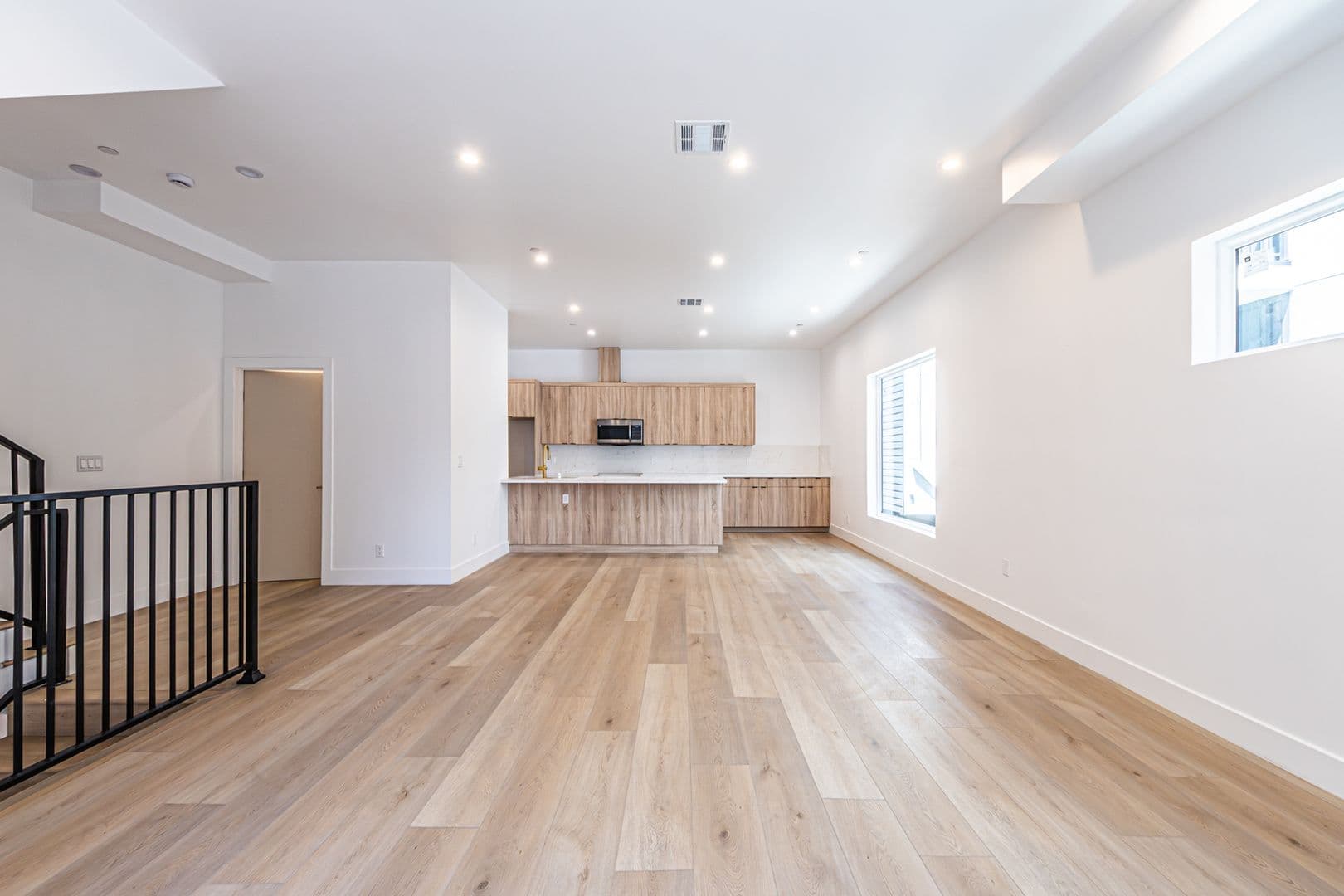 Los Angeles Apartment: 240 N Dillon St