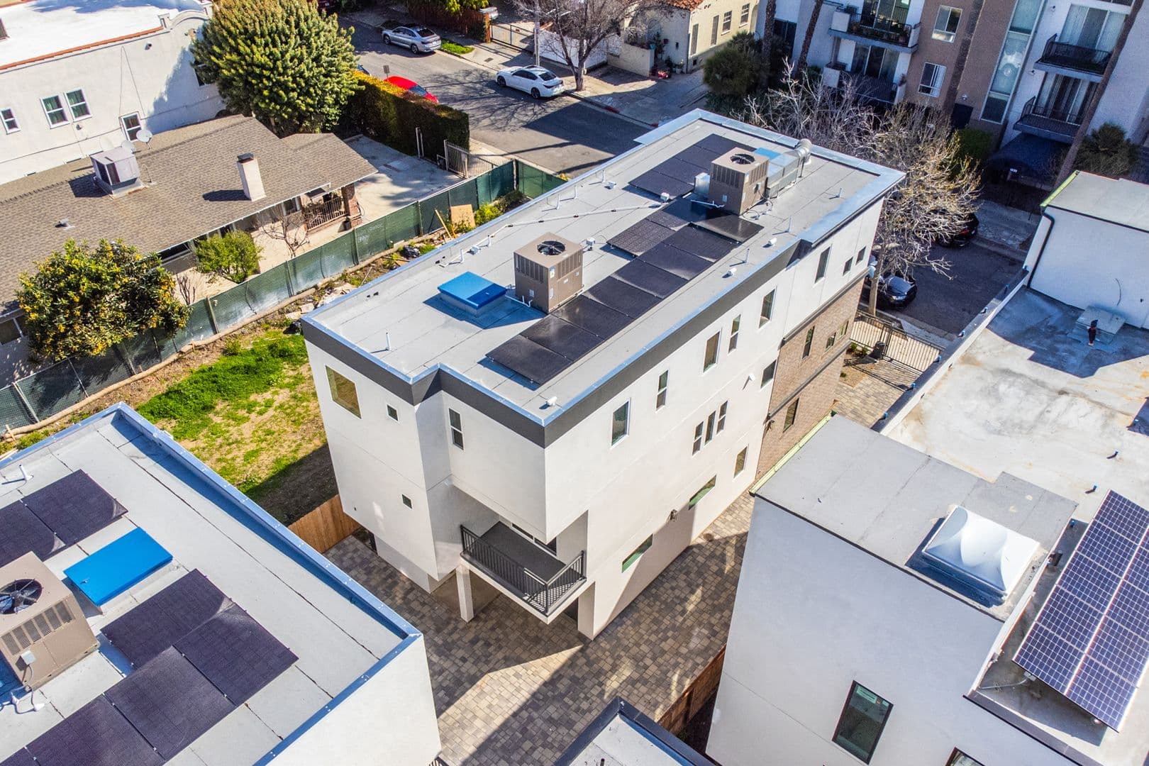 Los Angeles Apartment: 1227 N June St