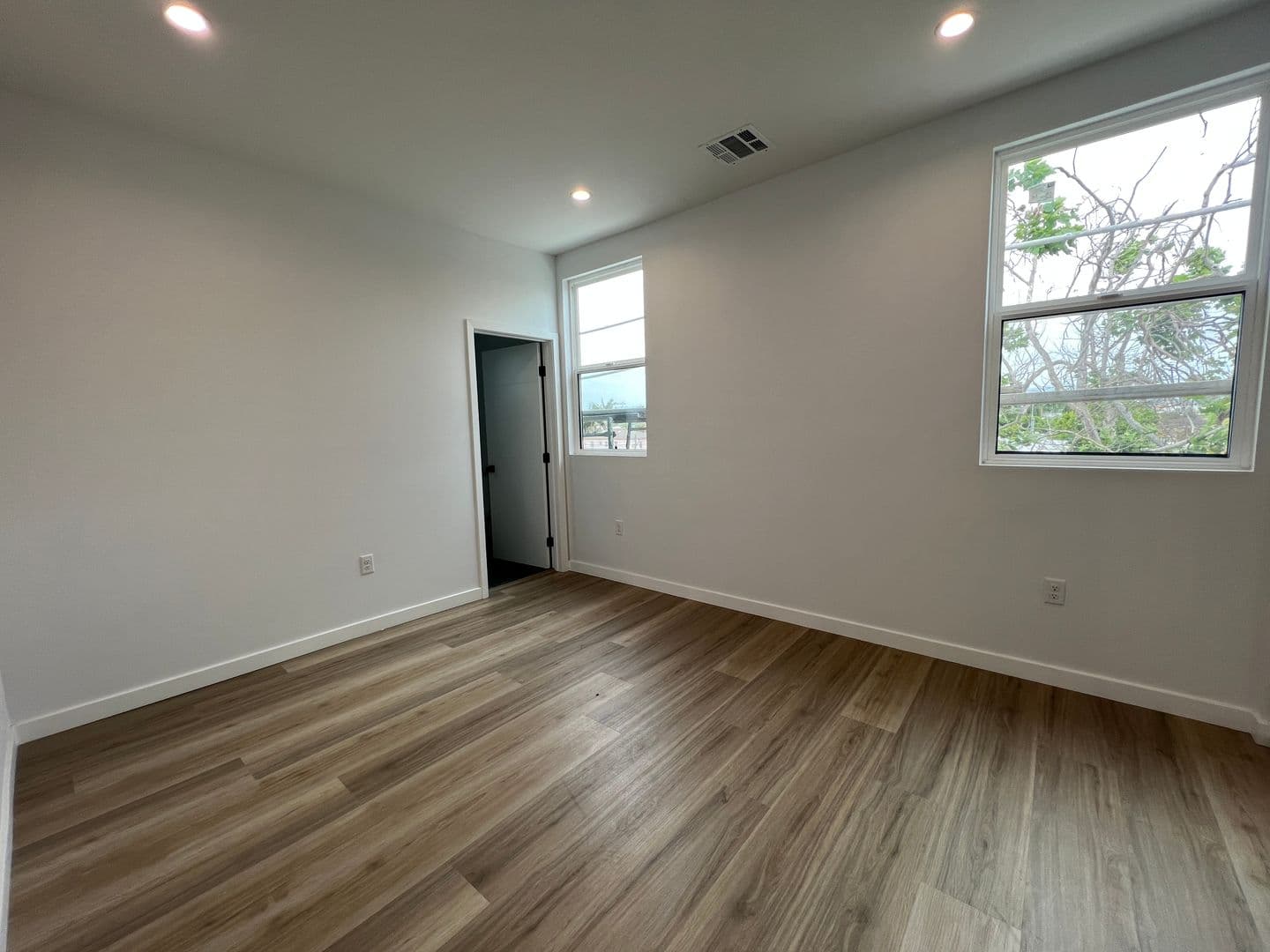 Los Angeles Apartment: 5526 Blackwelder St