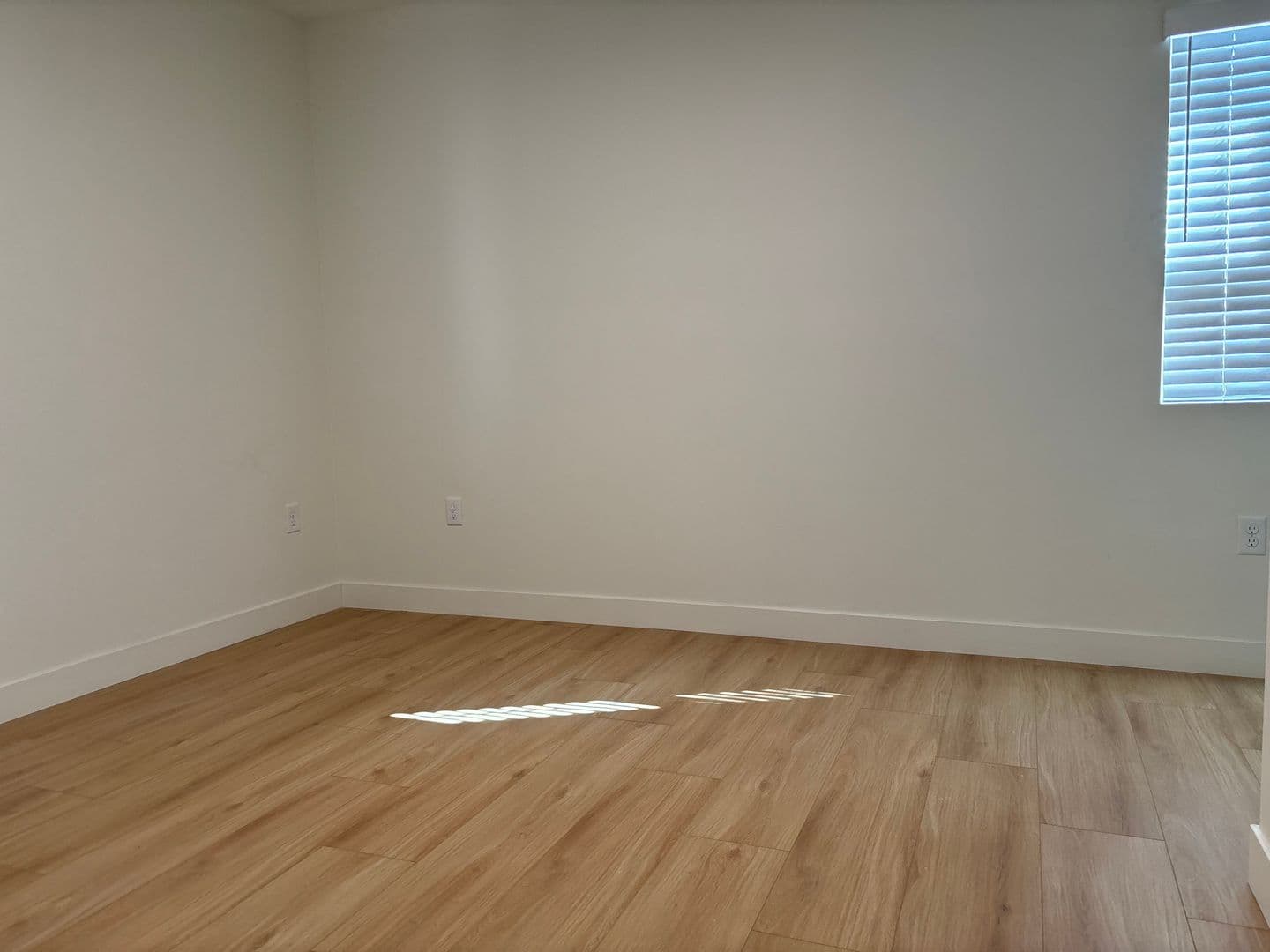 Sun Valley House: 11246 Lull Street