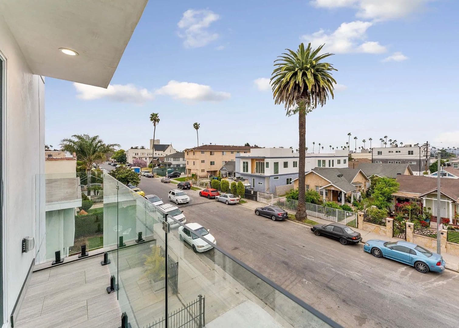 Los Angeles Townhome: 4559 W 18th St