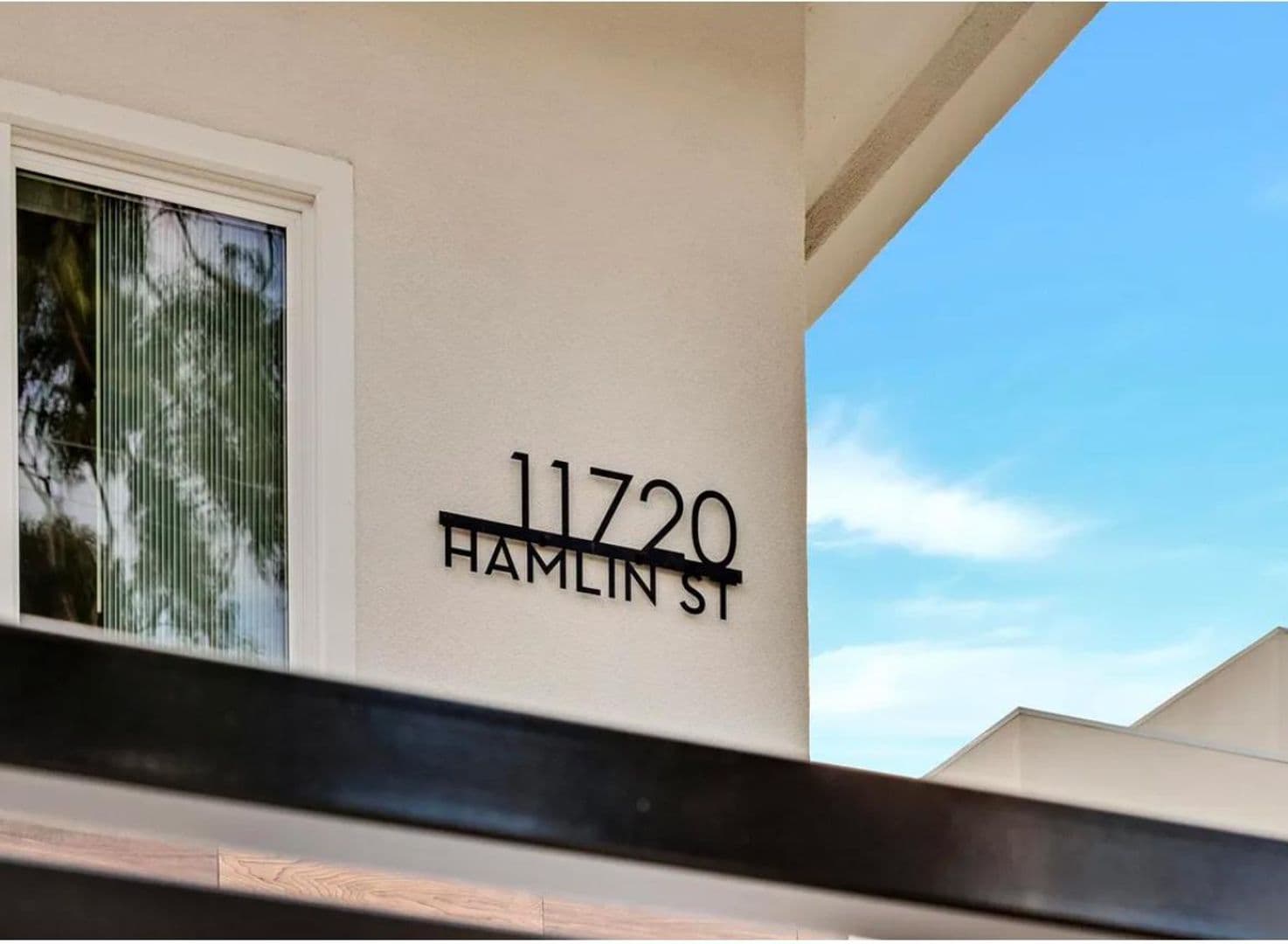 North Hollywood Apartment: 11720 Hamlin Street