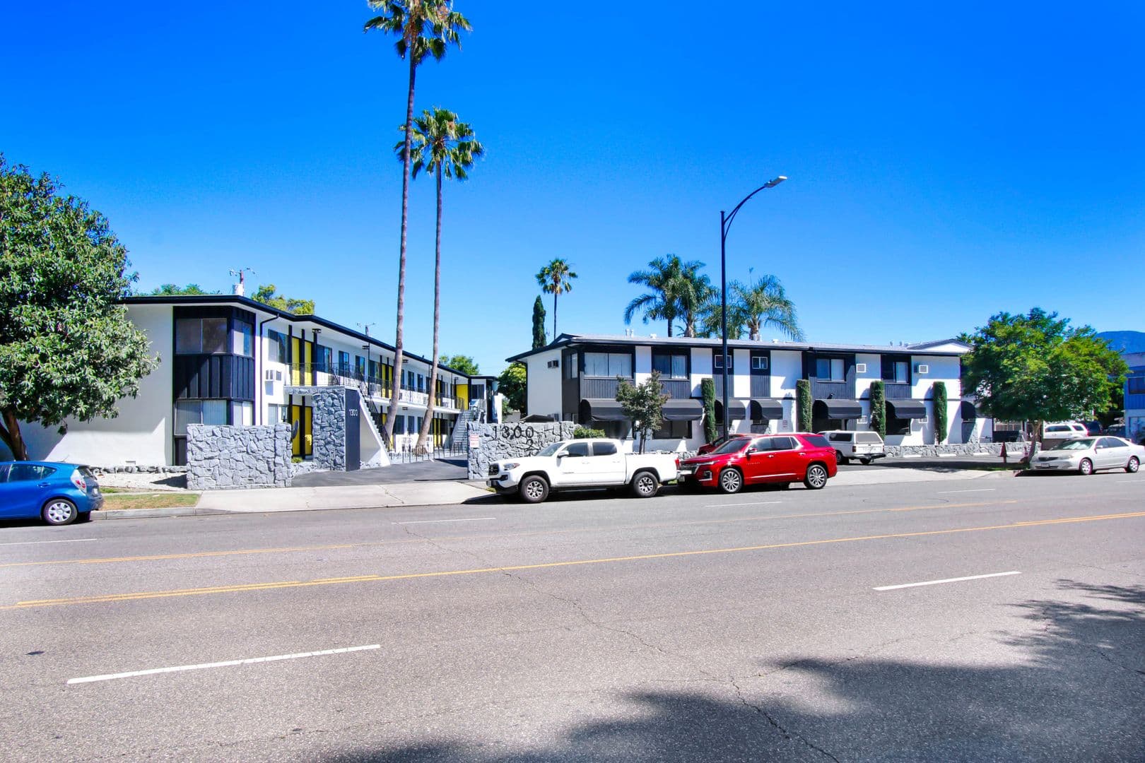 Burbank Apartment: 1300 W Olive Ave