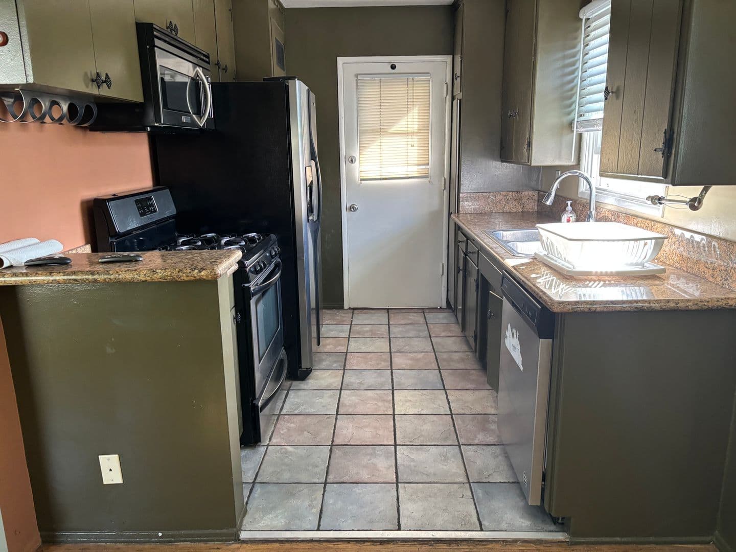 Burbank Apartment: 3718 W Chandler Blvd