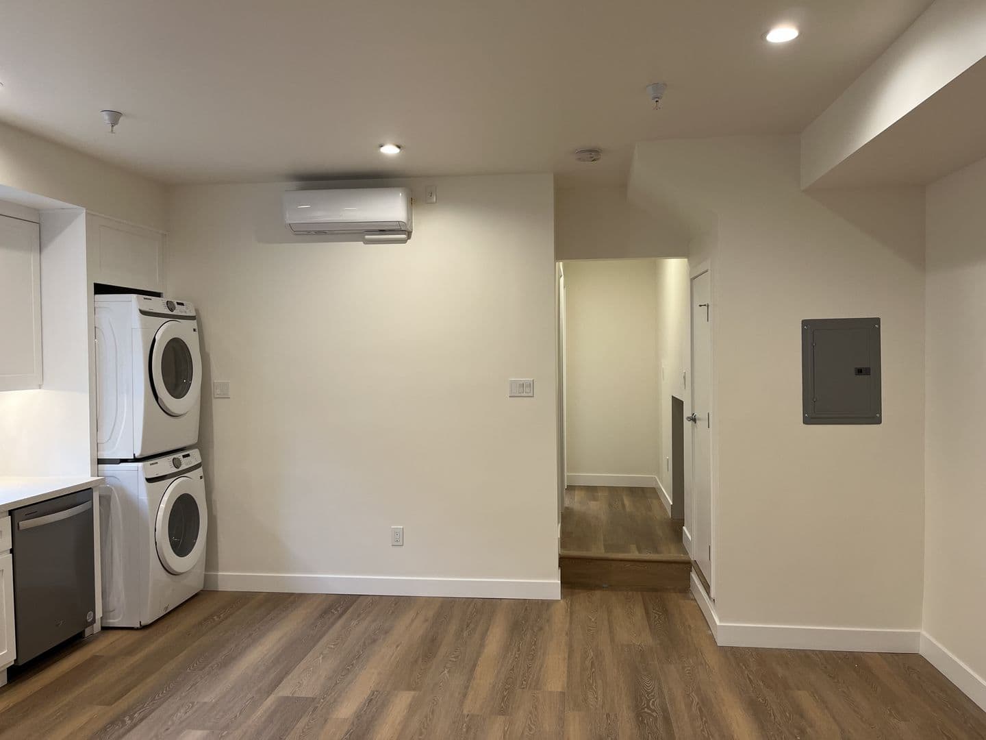 Los Angeles Apartment: 3460 Virginia Rd