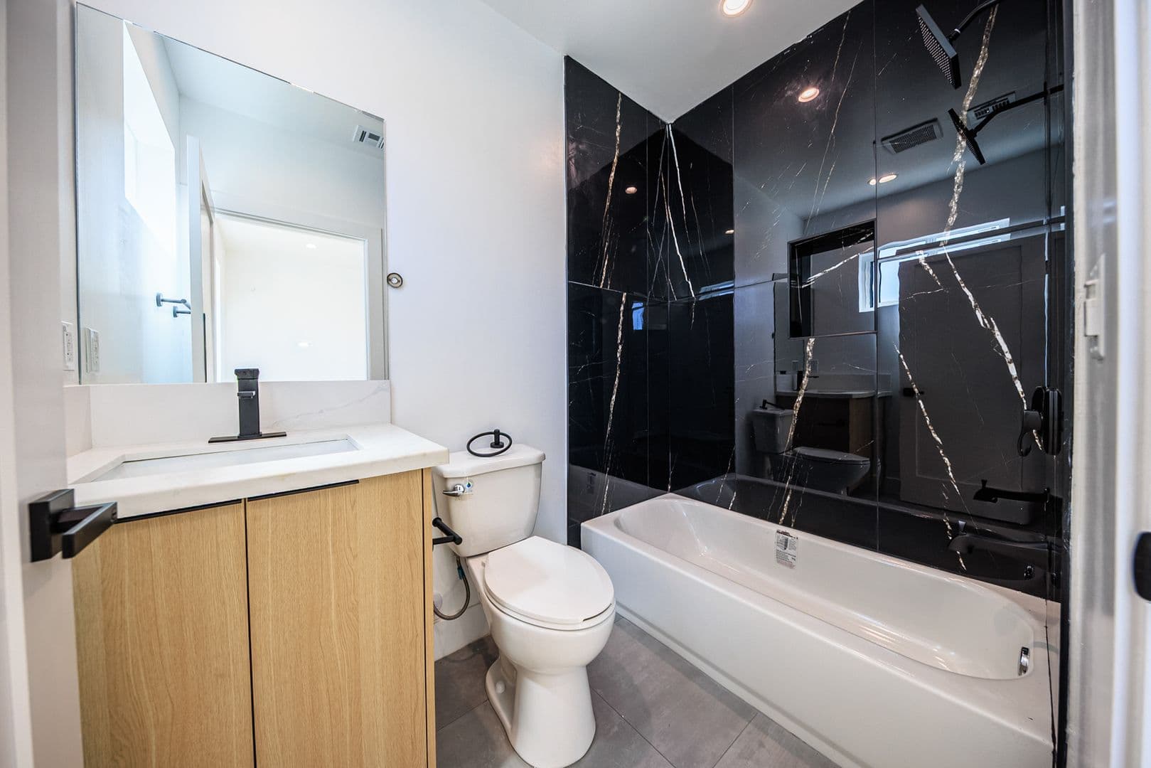 Los Angeles Apartment: 1259 S. Longwood Ave