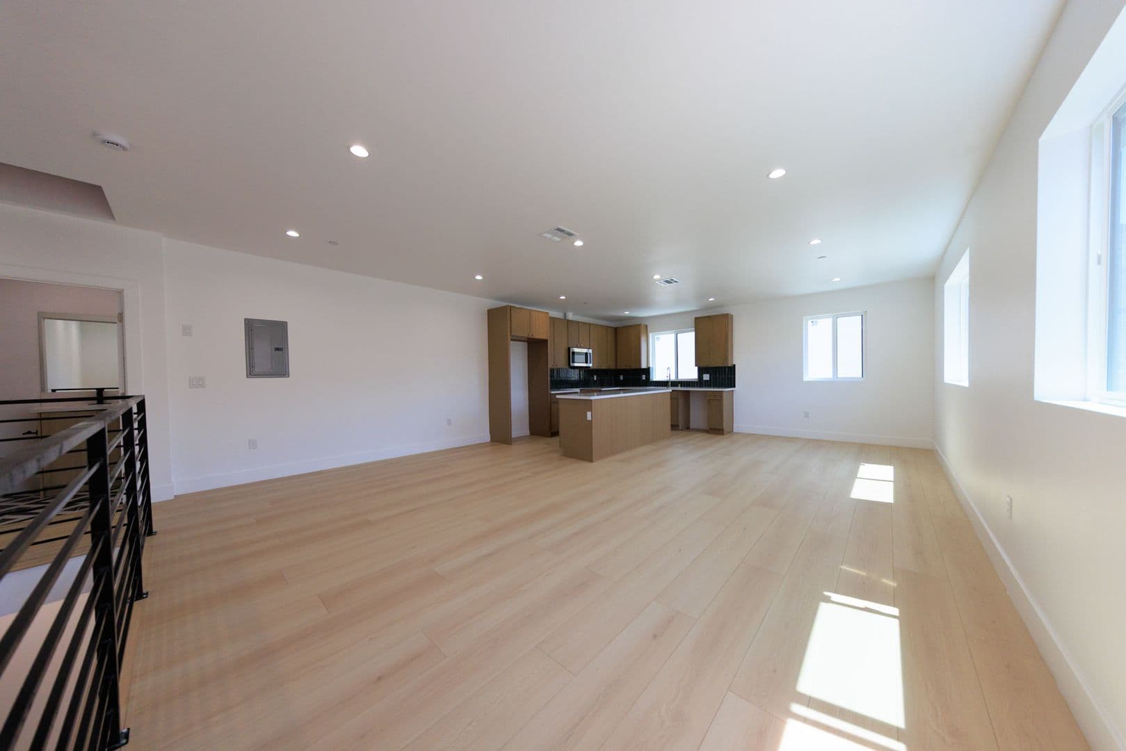 Los Angeles Apartment: 1259 S. Longwood Ave