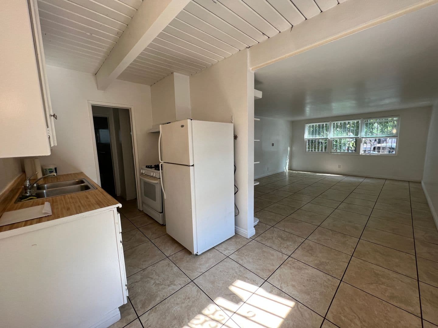 Culver City Apartment: 11515 Bradson Pl