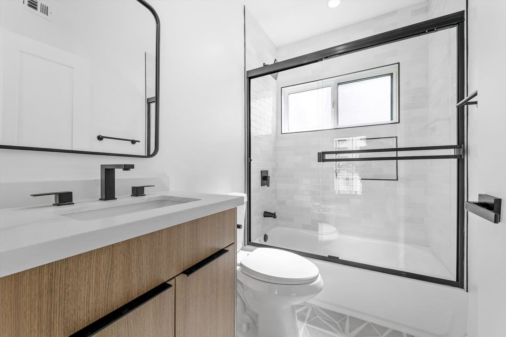 Los Angeles Apartment: 926 S Harvard Blvd