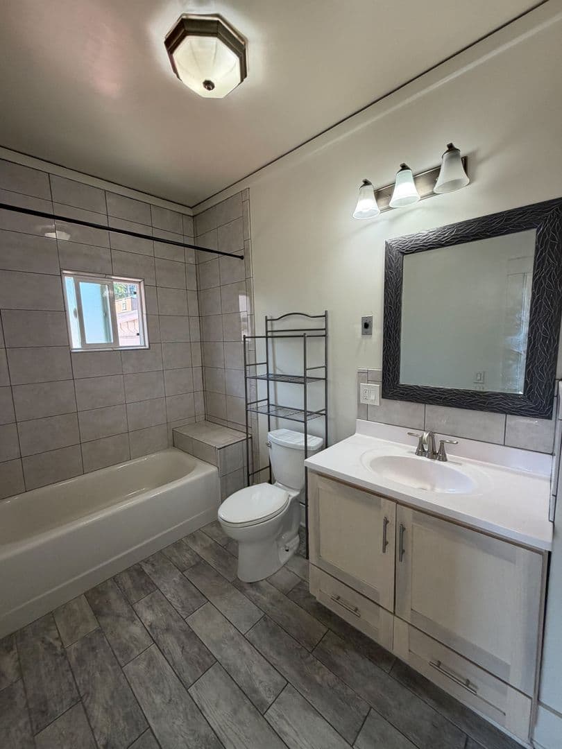 Los Angeles Apartment: 1112 Browning Blvd