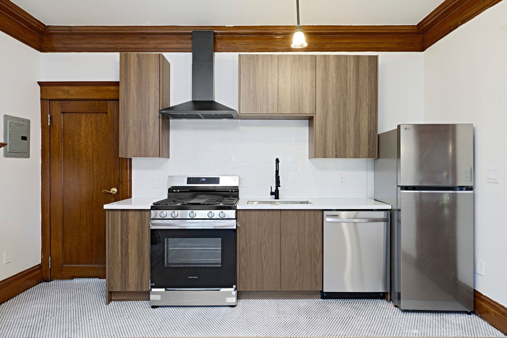 Los Angeles Apartment: 2703 Raymond Ave