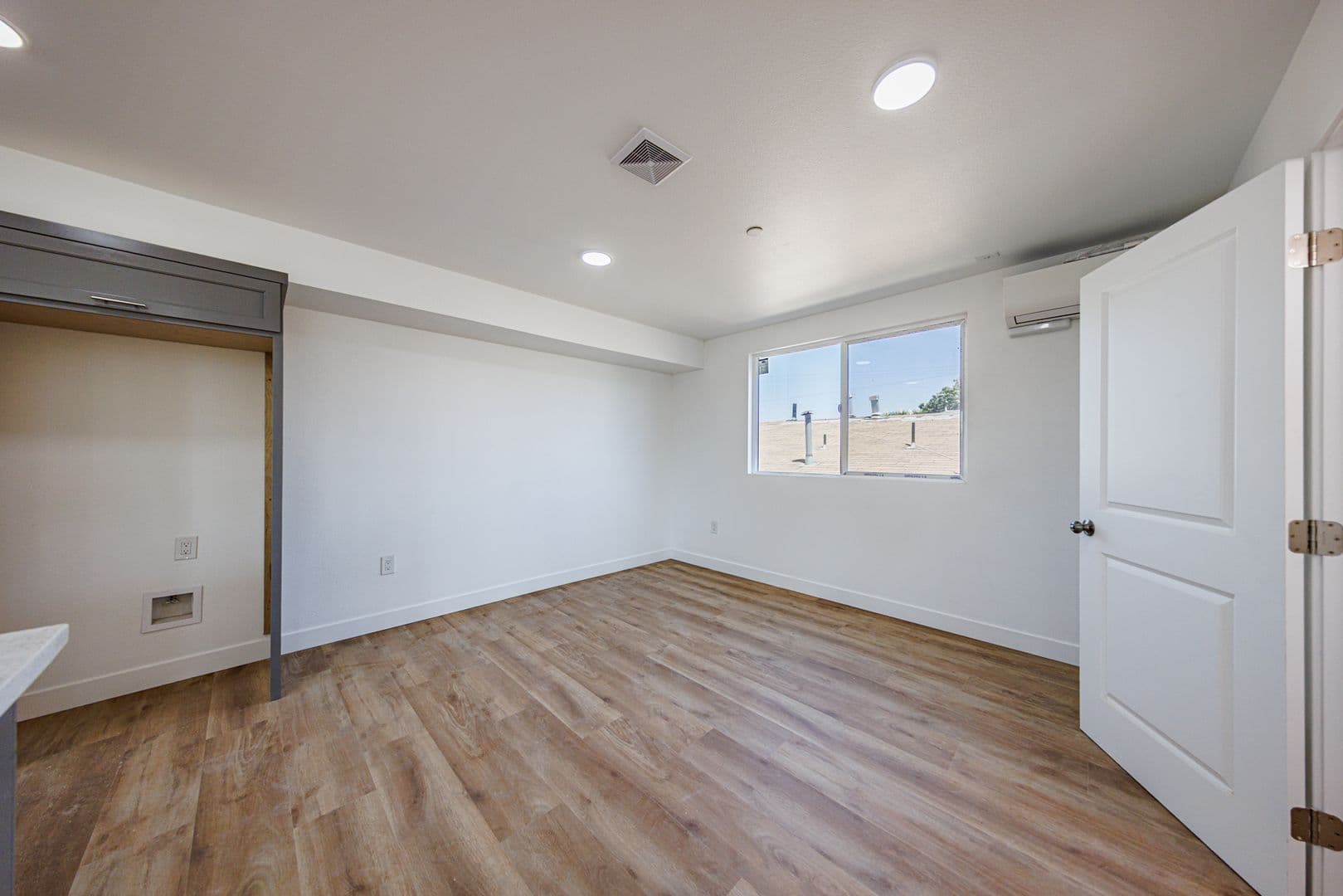 Los Angeles Townhome: 5327 Geer St