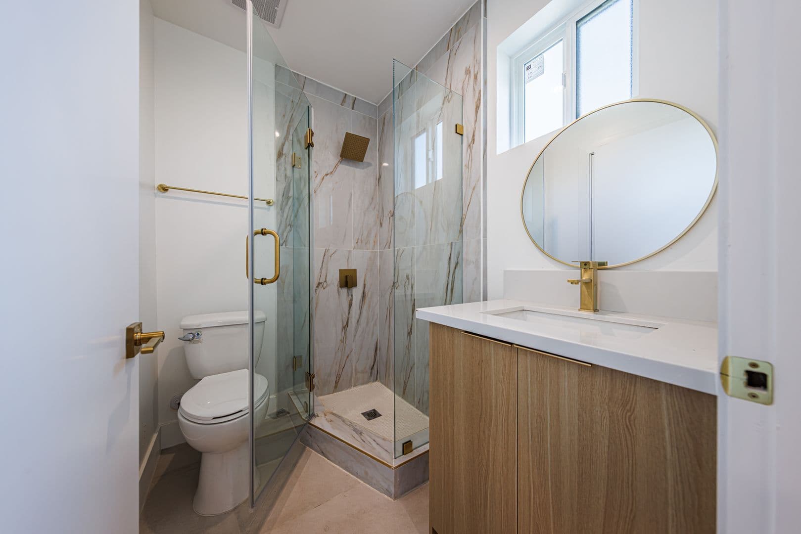 Sherman Oaks Apartment: 5931 Woodman Ave