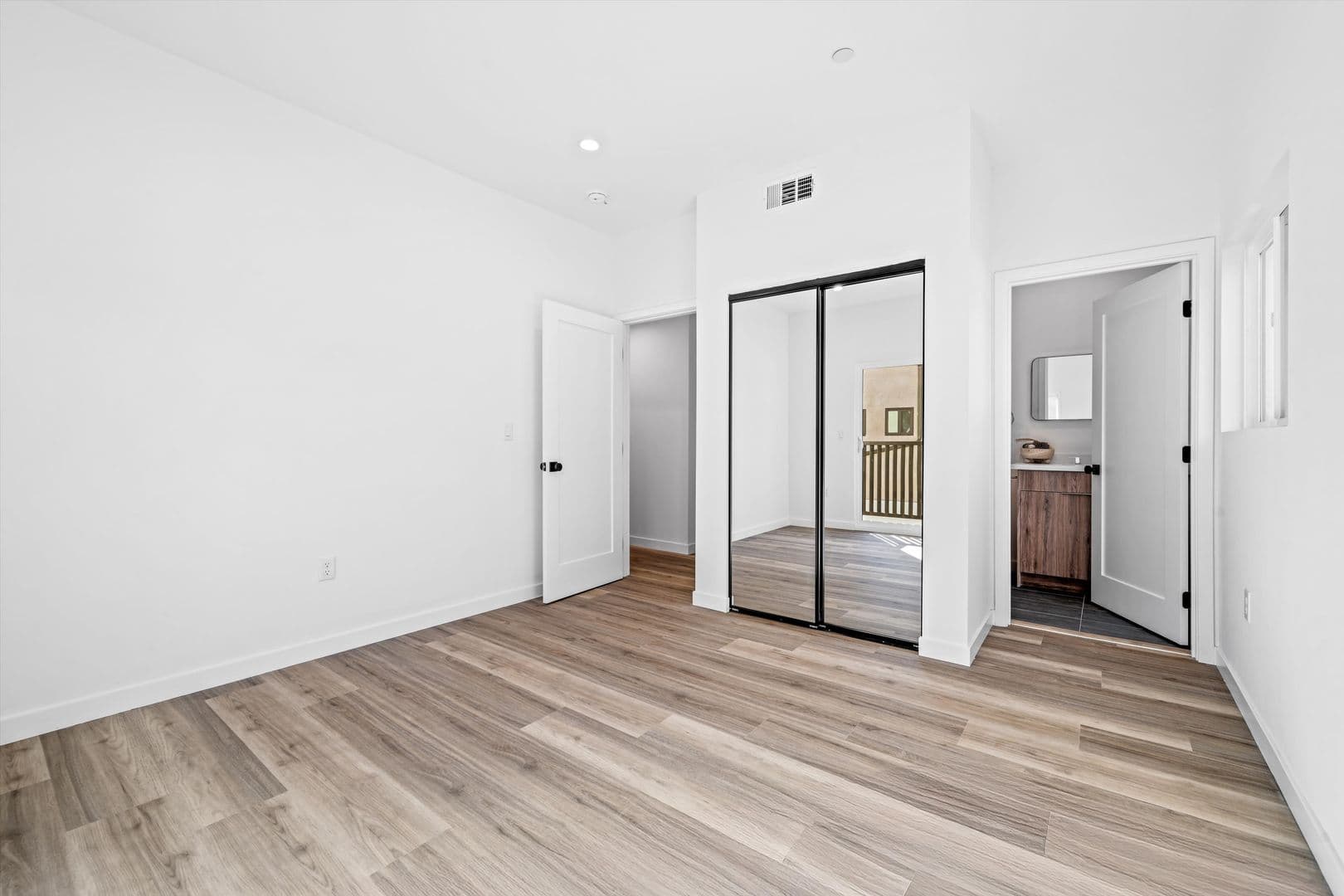 Los Angeles Apartment: 4654 Lomita St