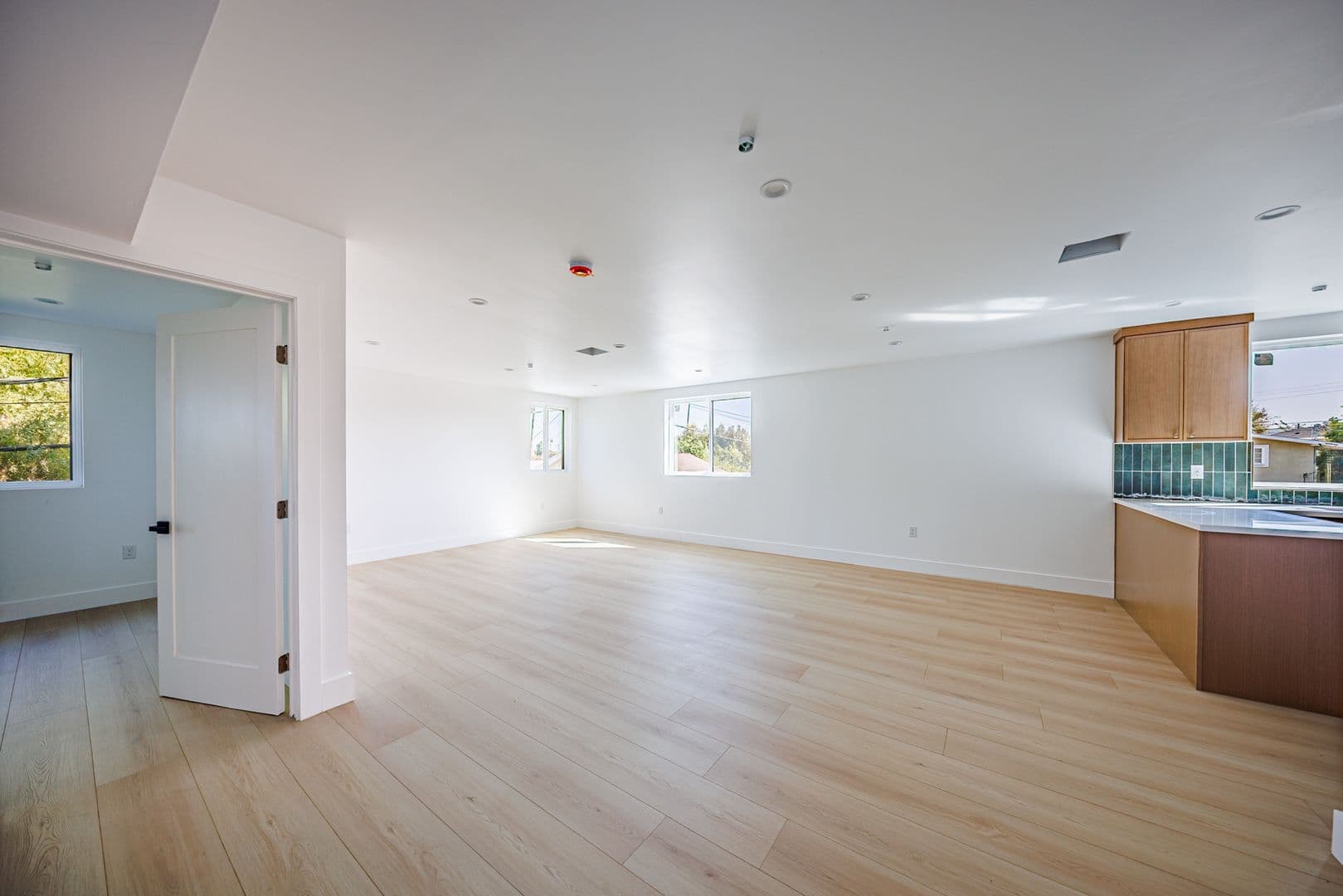 Los Angeles Apartment: 3442 West Blvd