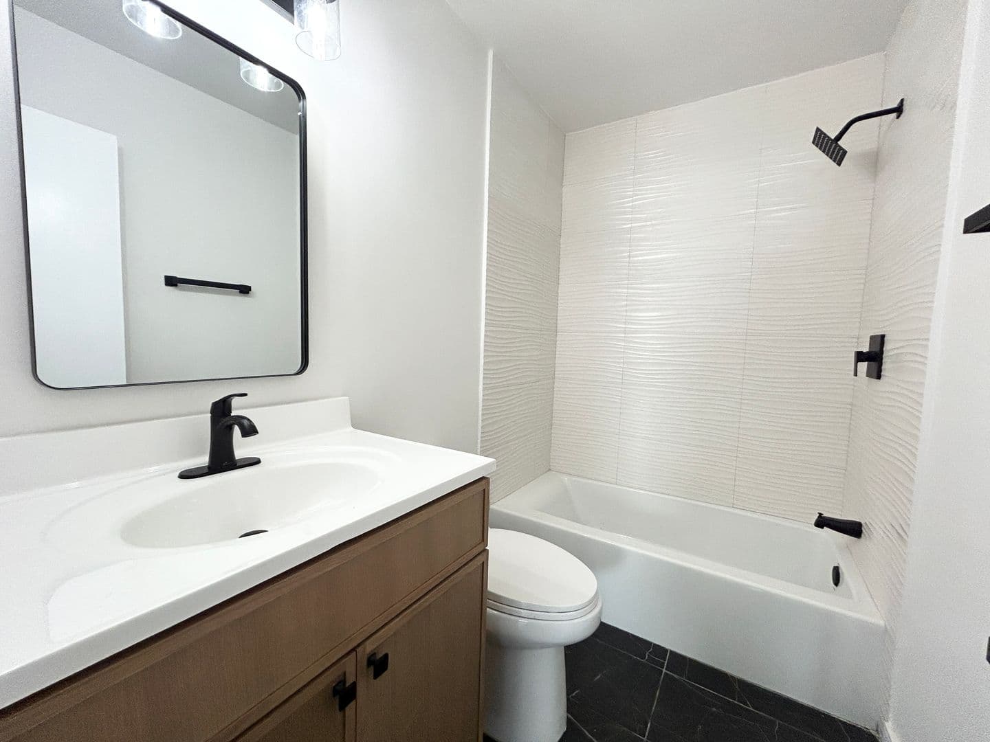 Los Angeles Apartment: 3346 S Canfield Ave