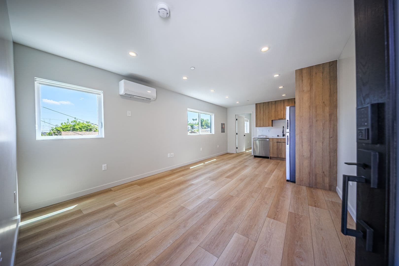 Los Angeles Apartment: 6092 La Prada St