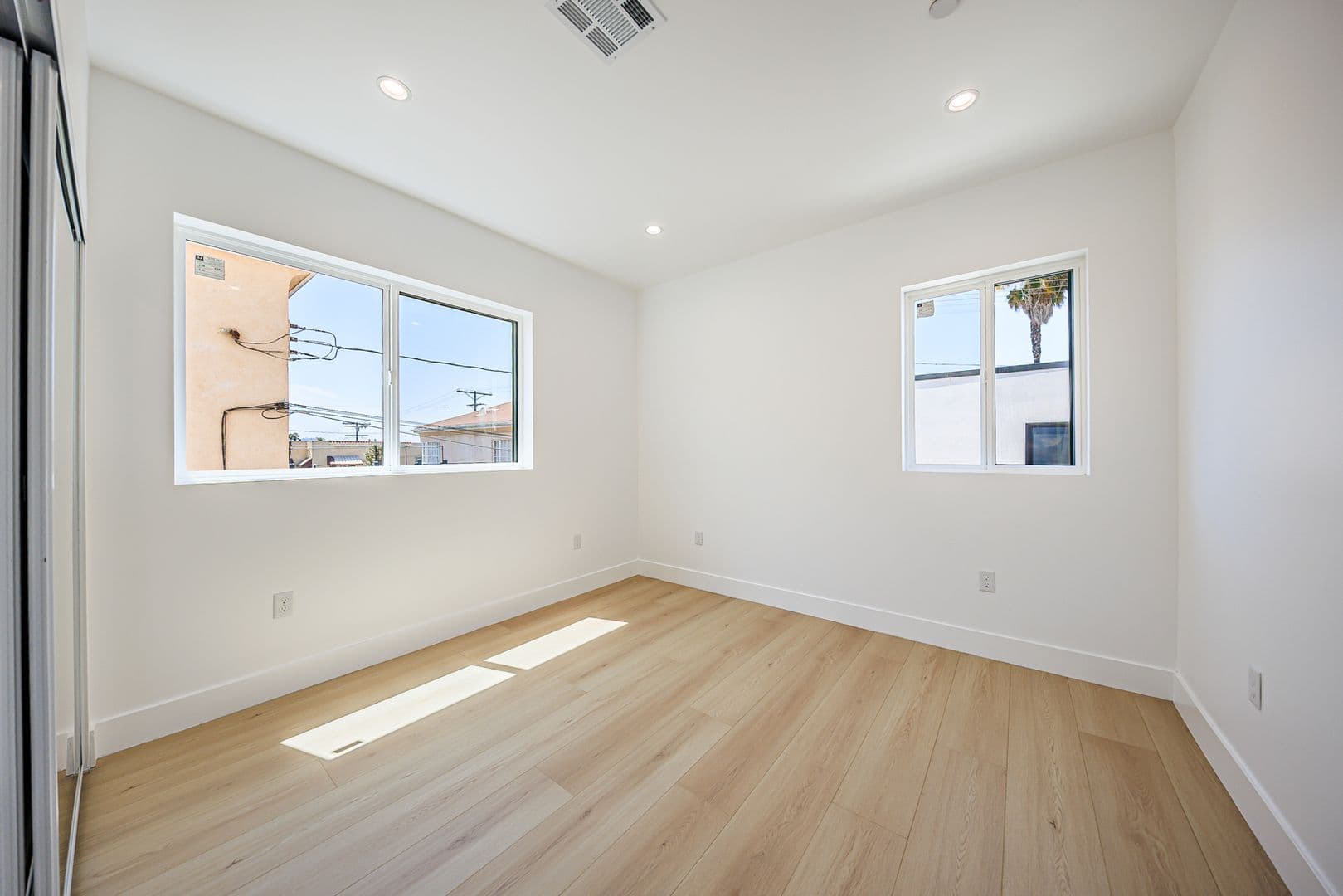 Los Angeles Apartment: 1259 S. Longwood Ave
