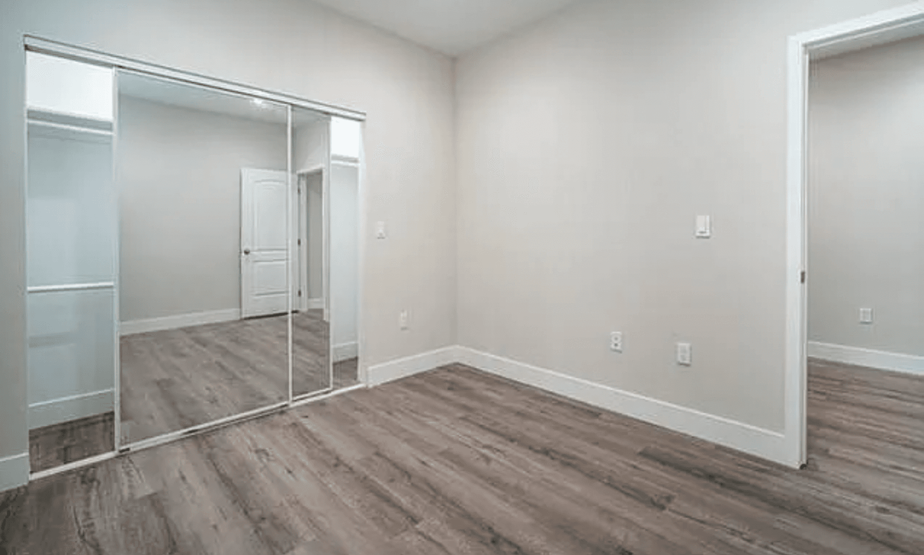 North Hollywood Apartment: 6841 Radford Ave