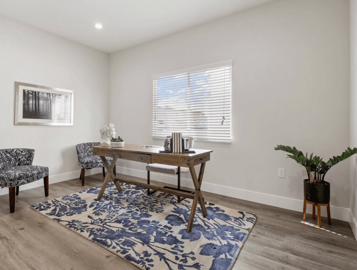 North Hollywood Apartment: 6841 Radford Ave