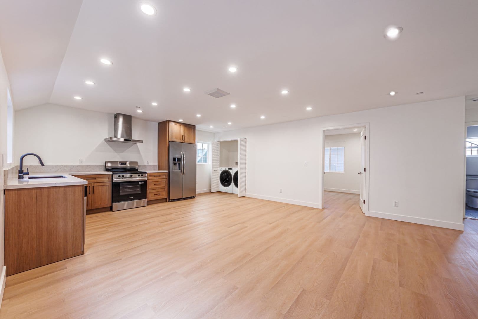 Los Angeles Apartment: 4220 W Adams Blvd