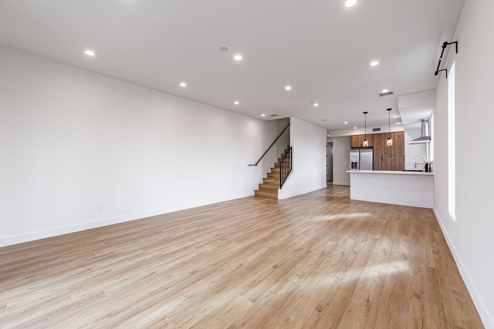 Los Angeles Apartment: 4514 Lomita St