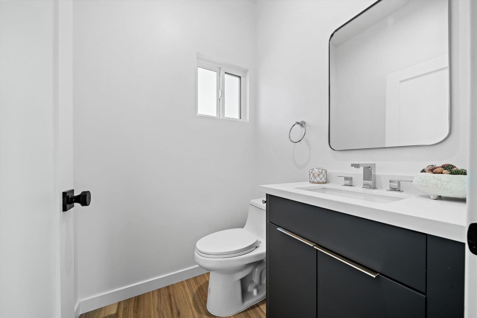 Los Angeles Apartment: 4654 Lomita St