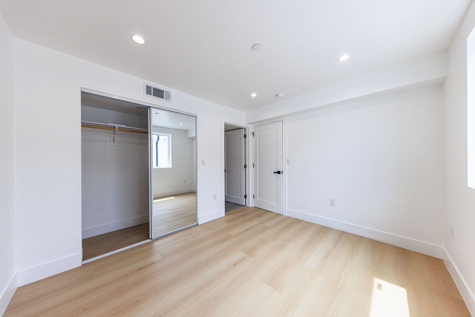 Los Angeles Apartment: 1015 S. Citrus Ave