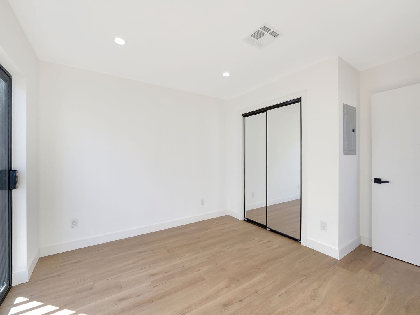 Los Angeles Apartment: 1856 S. Redondo Blvd