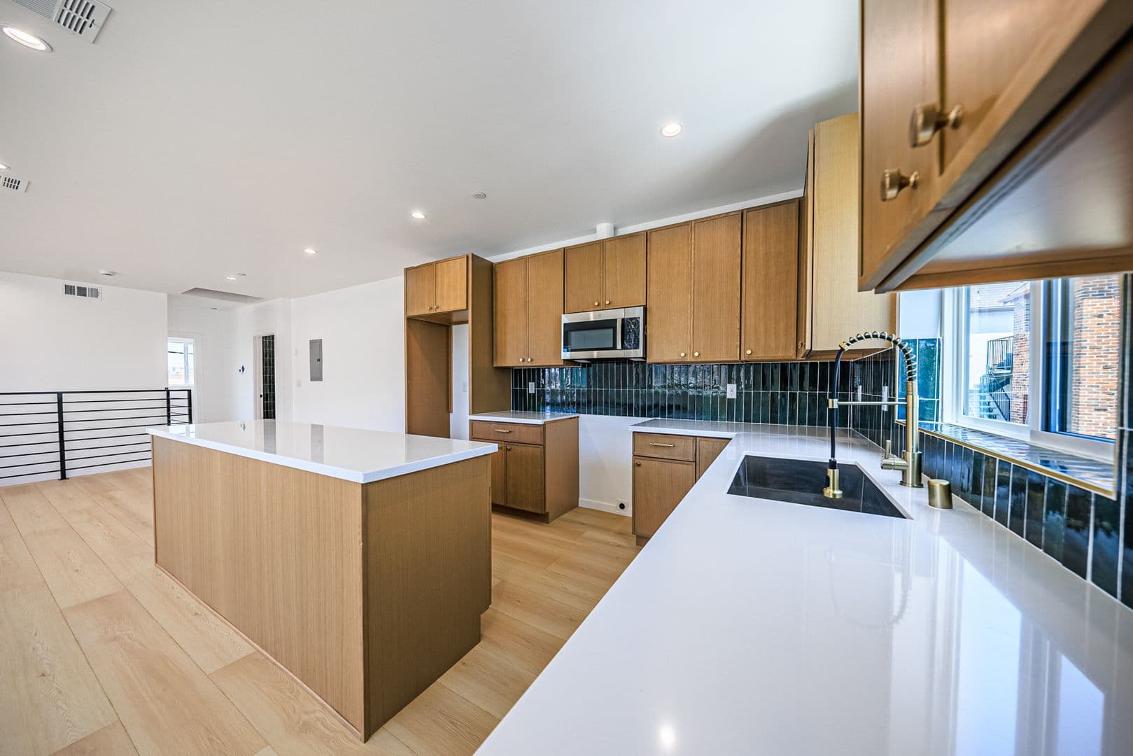 Los Angeles Apartment: 1259 S. Longwood Ave