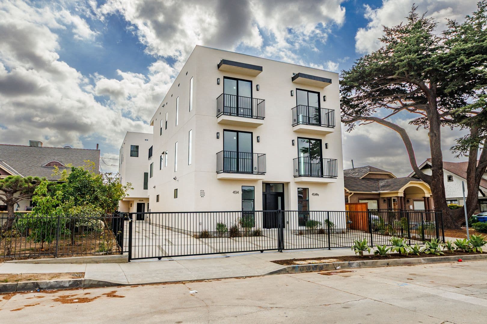 Los Angeles Apartment: 4514 Lomita St