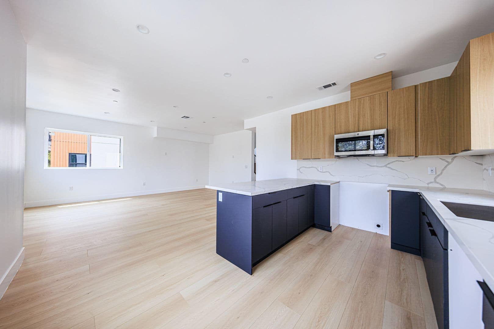 Los Angeles Apartment: 1015 S. Citrus Ave