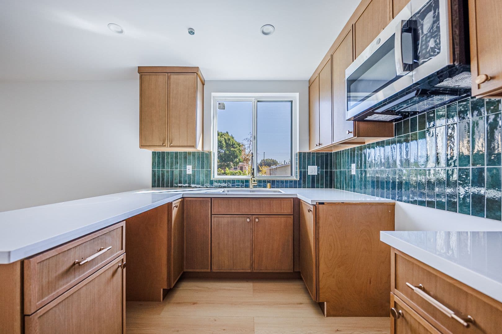 Los Angeles Apartment: 3442 West Blvd