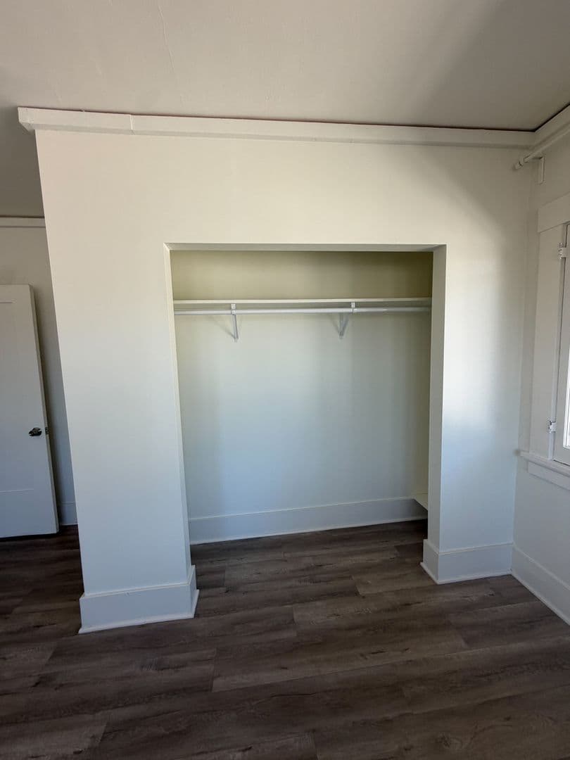 Los Angeles Apartment: 1112 Browning Blvd