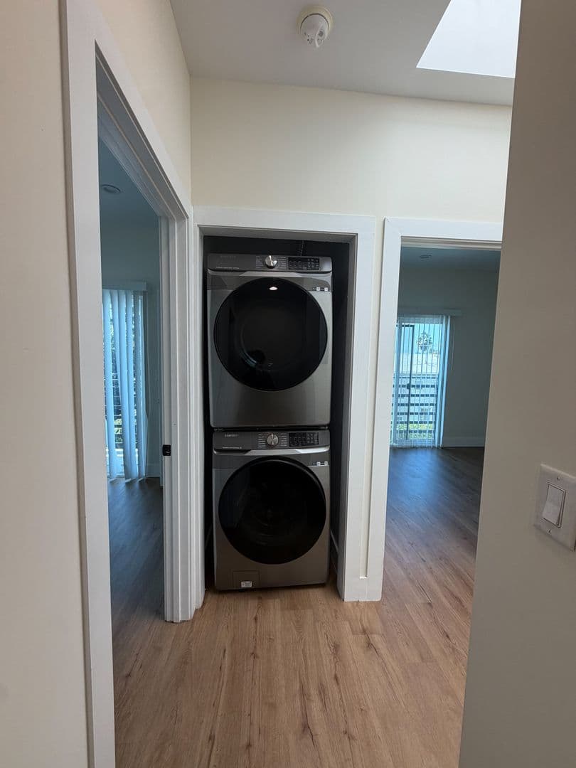 Los Angeles Apartment: 4512 St. Elmo Dr