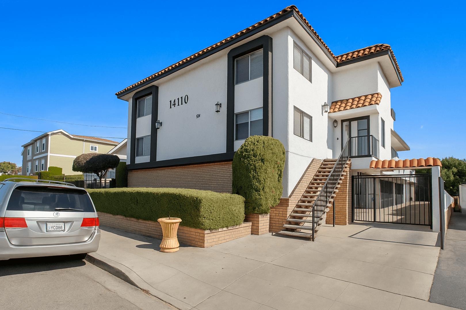 Hawthorne Apartment: 14112 Yukon Ave