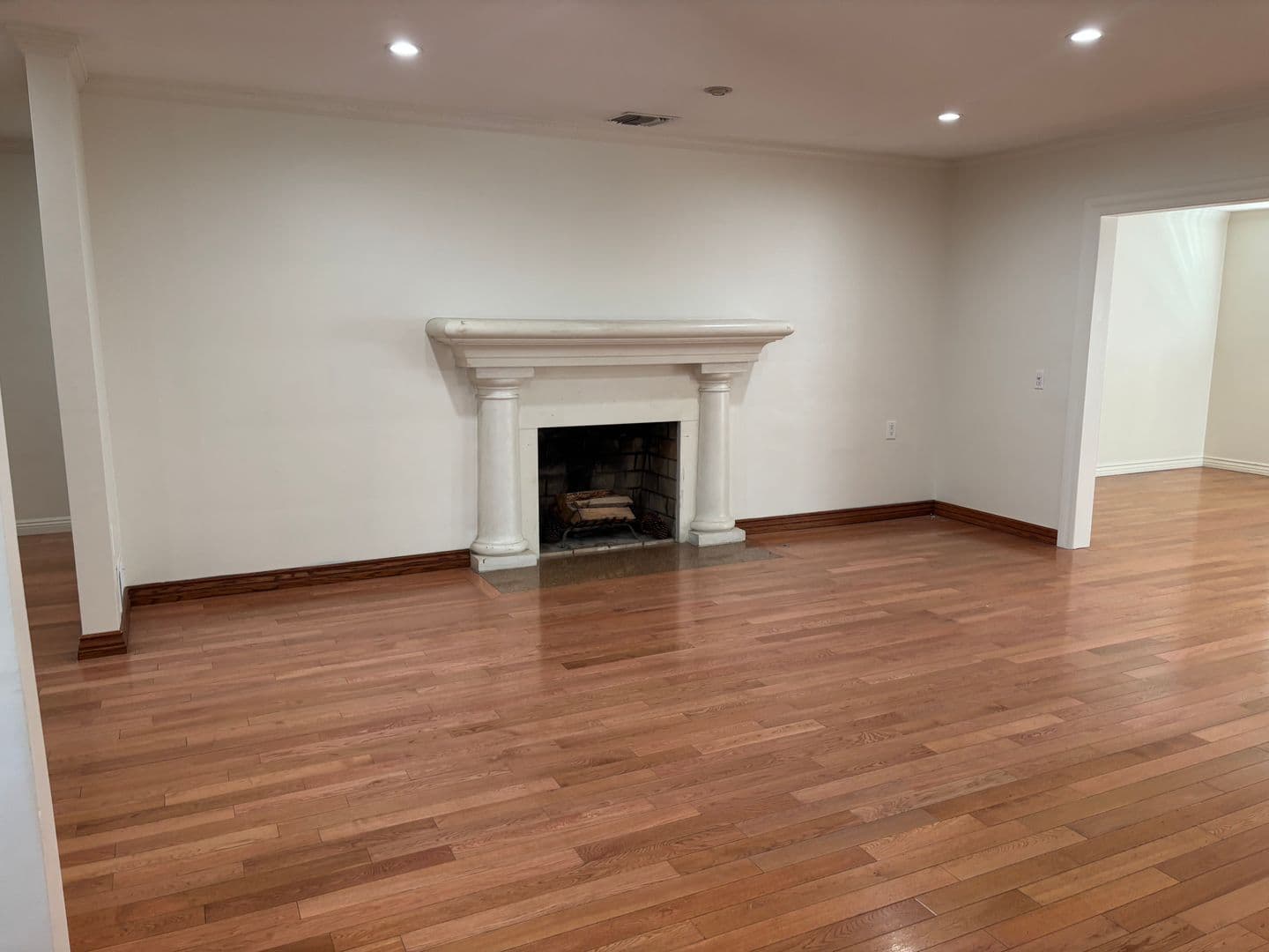 Sun Valley House: 11248 Lull Street