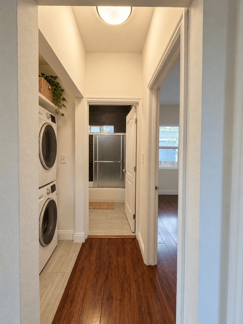 Los Angeles House: 783 E 47th St