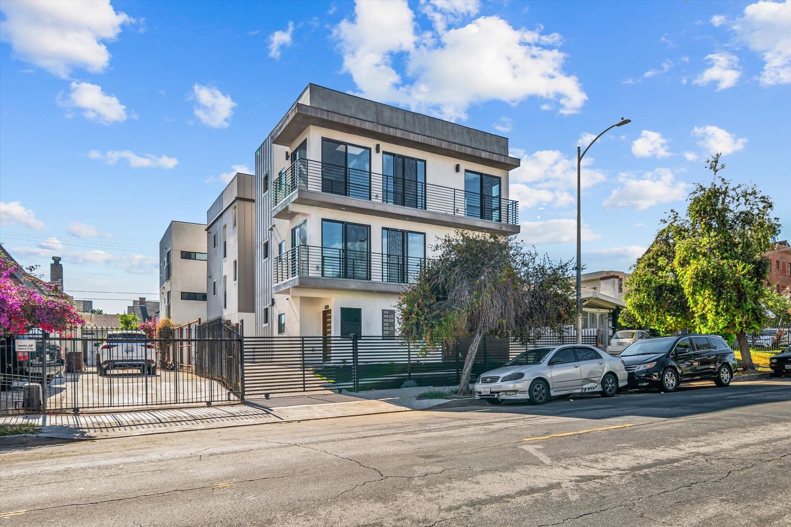 Los Angeles Apartment: 926 S Harvard Blvd