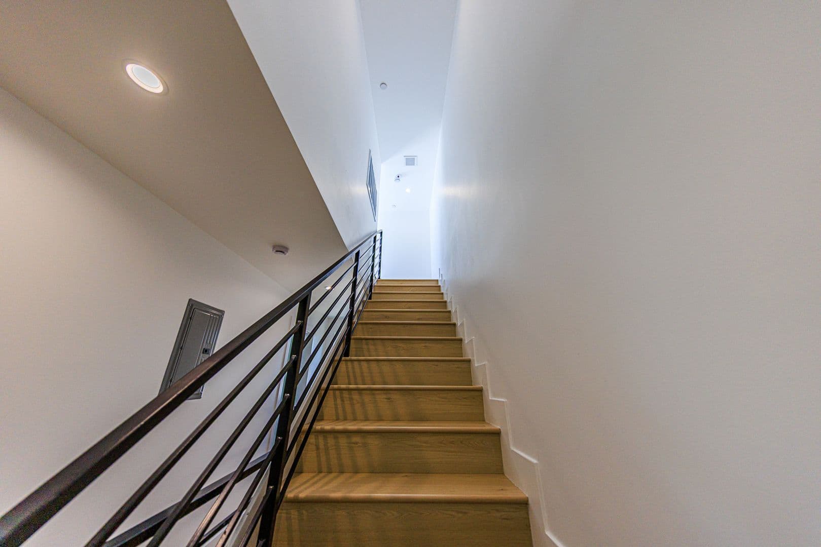Los Angeles Apartment: 1259 S. Longwood Ave
