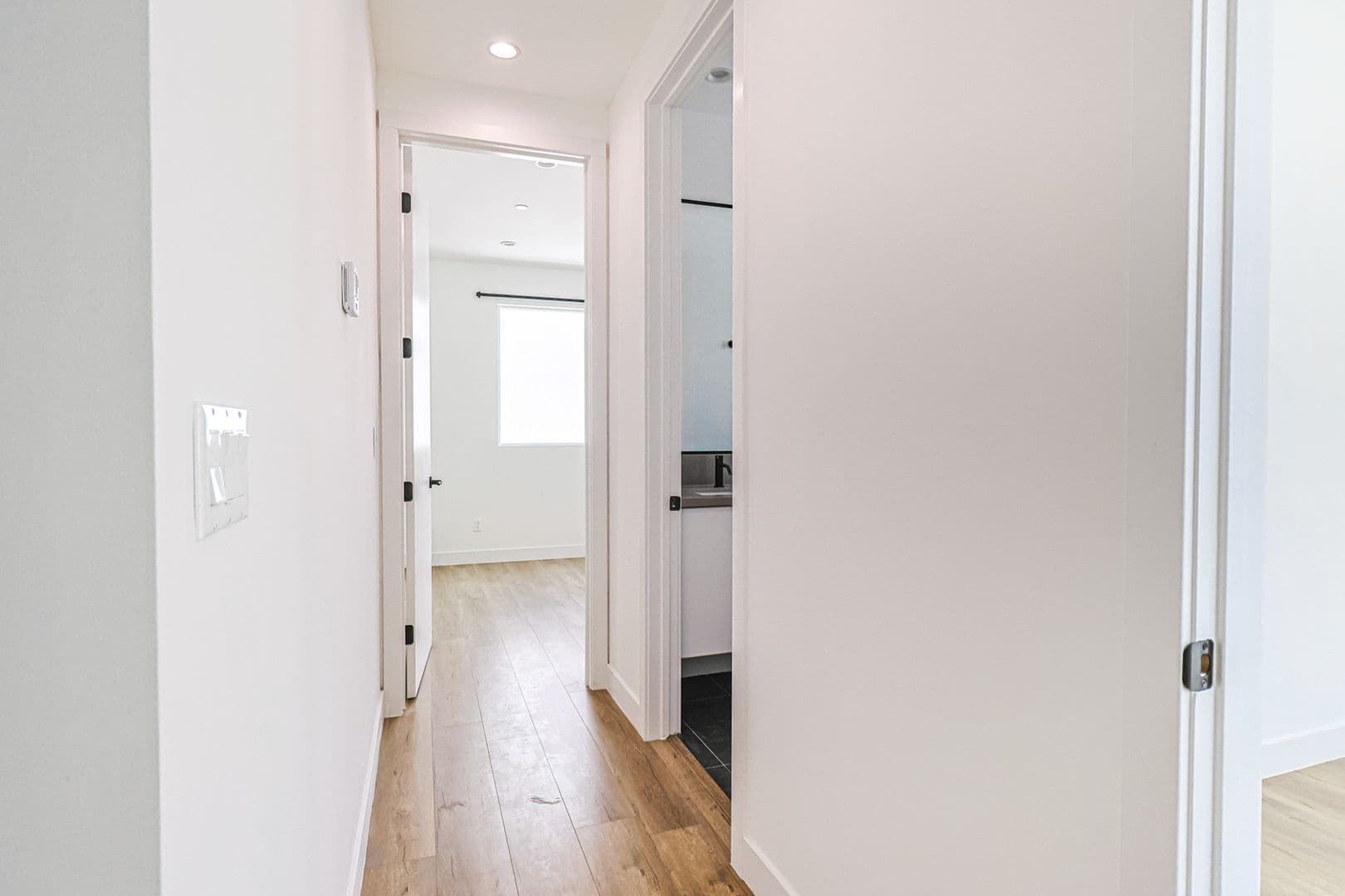 Los Angeles Apartment: 161 S Hoover St