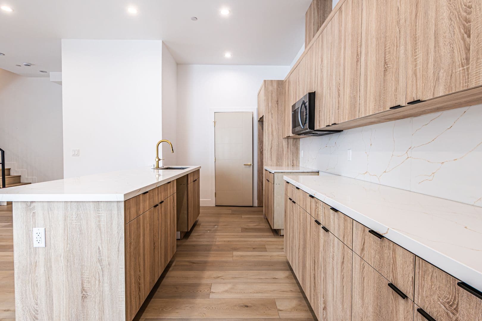 Los Angeles Apartment: 240 N Dillon St