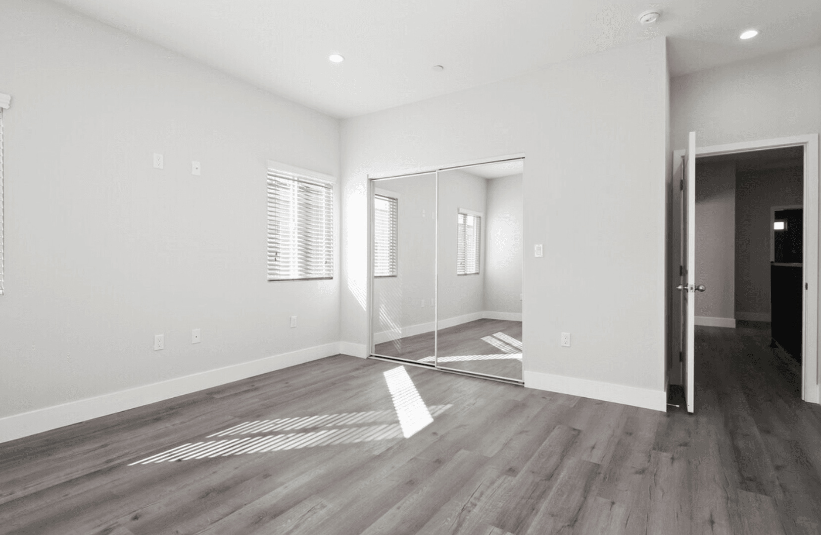 North Hollywood Apartment: 6841 Radford Ave