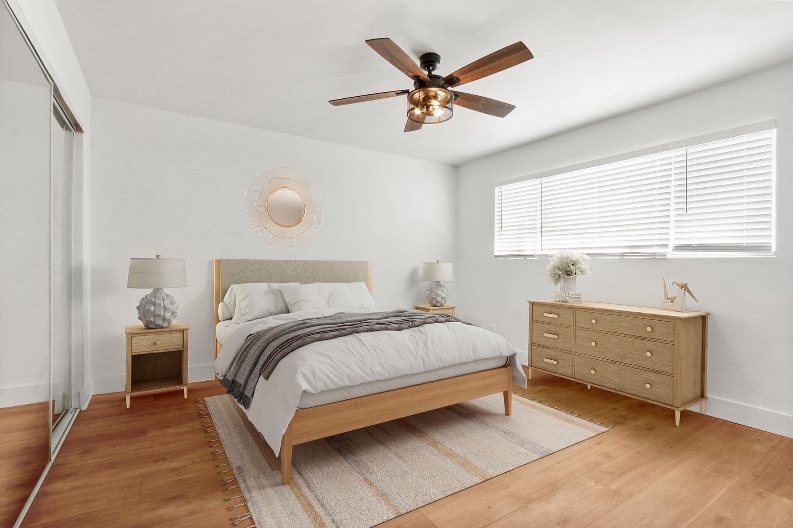 Hawthorne Apartment: 14112 Yukon Ave