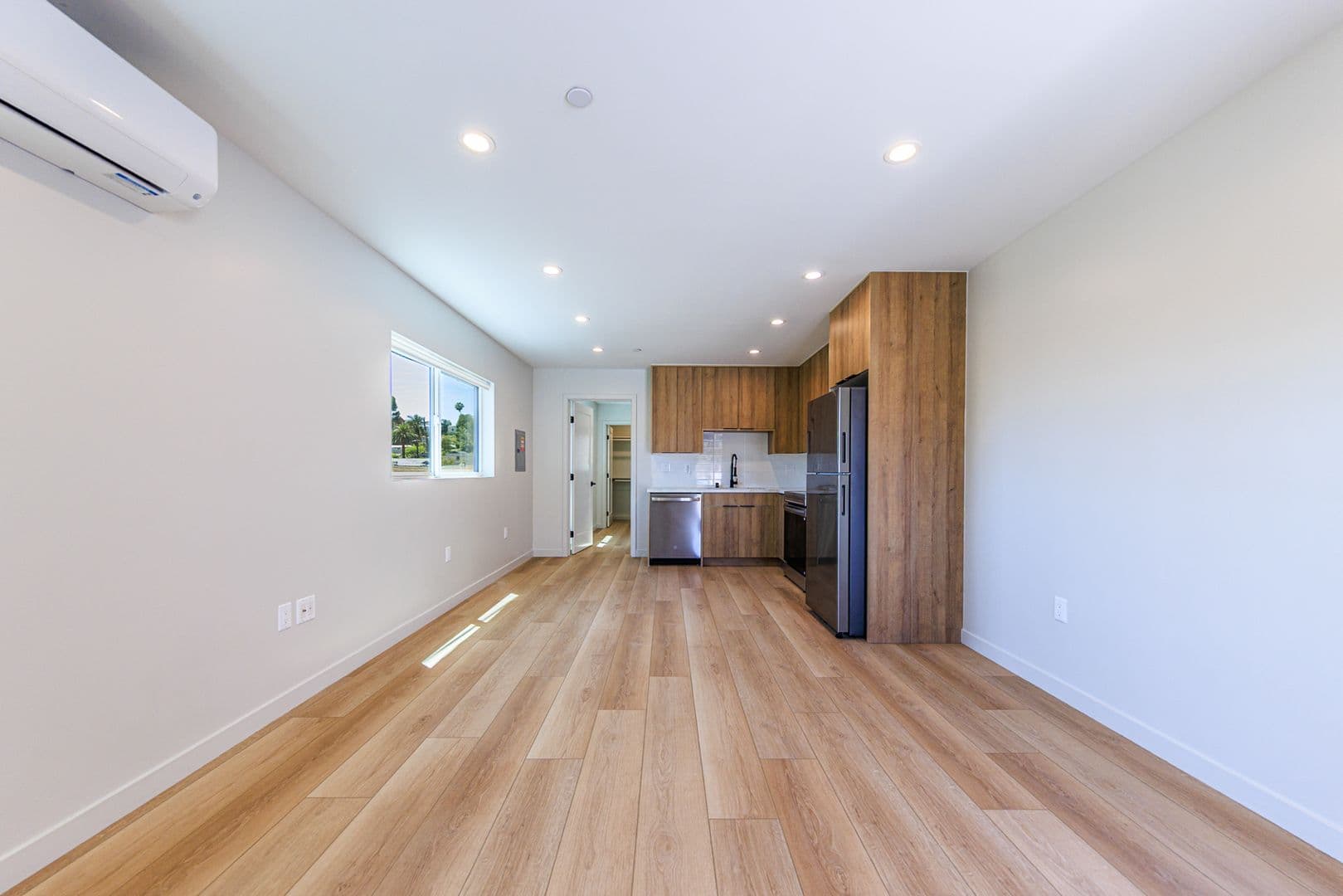 Los Angeles Apartment: 6092 La Prada St