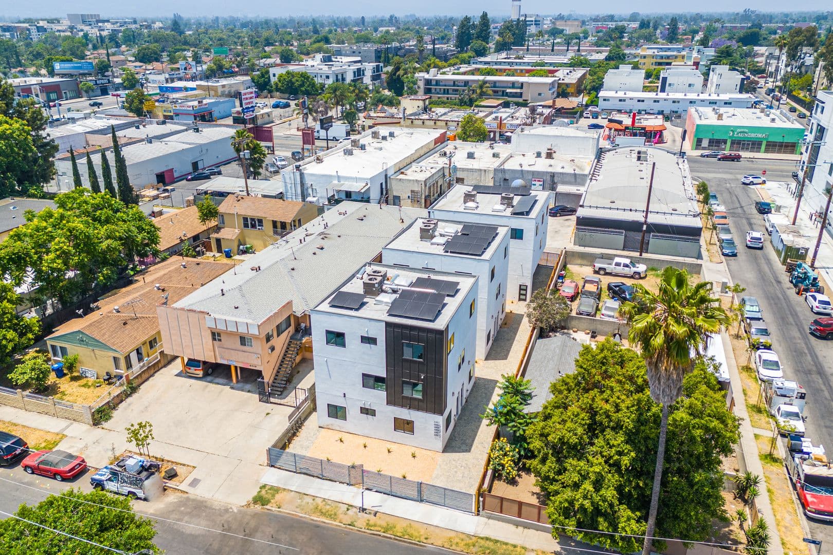 North Hollywood Apartment: 6455 Troost Ave