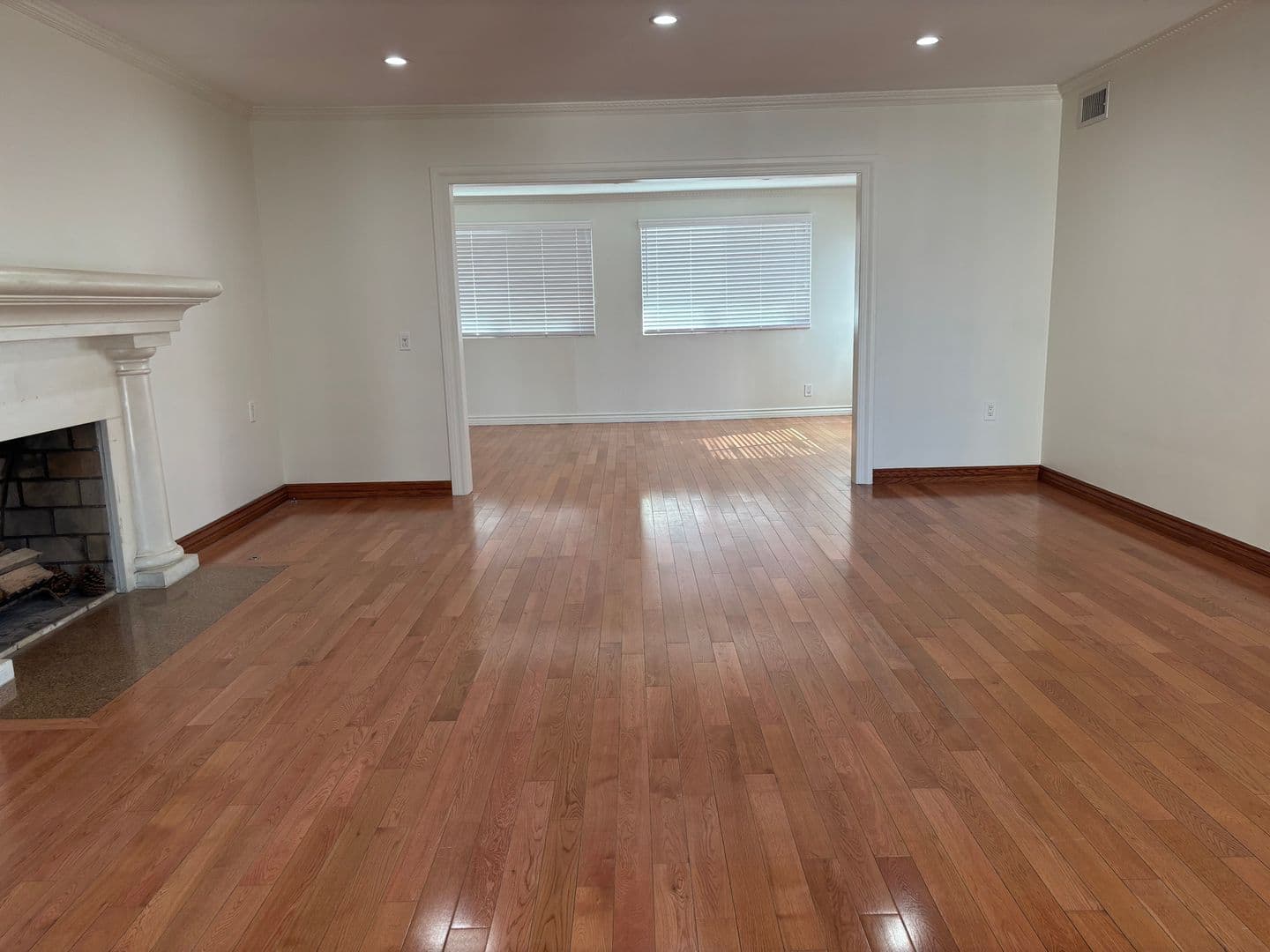 Sun Valley House: 11248 Lull Street