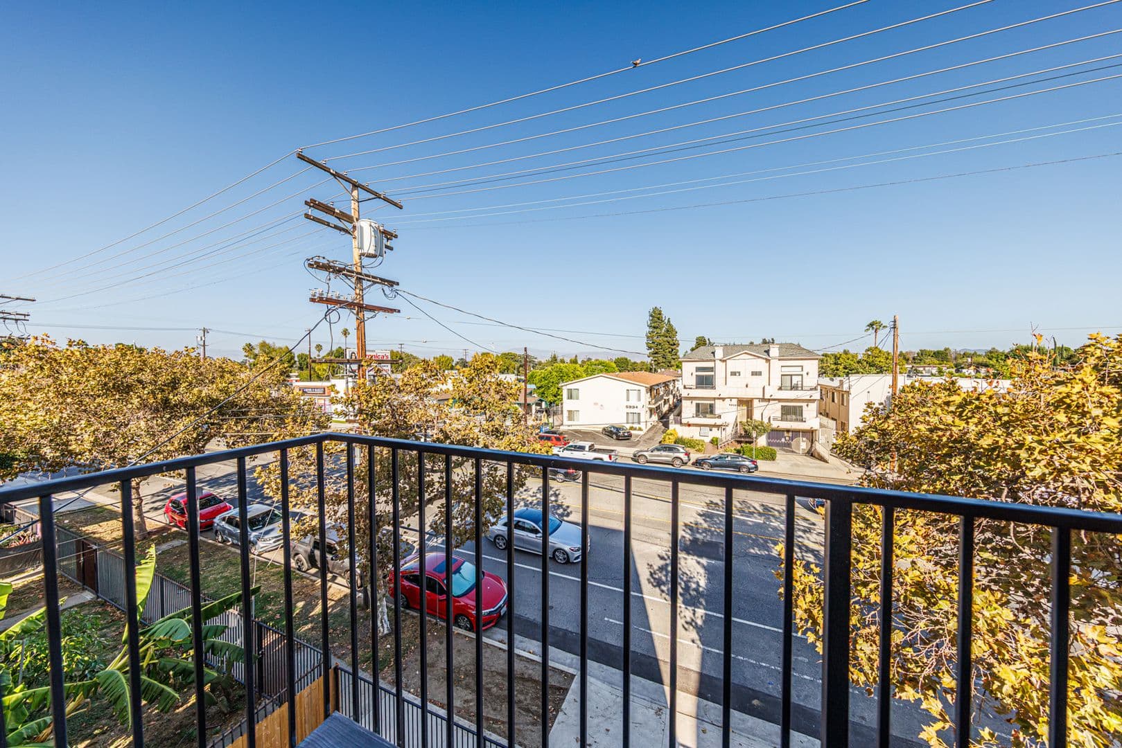 Sherman Oaks Apartment: 5931 Woodman Ave