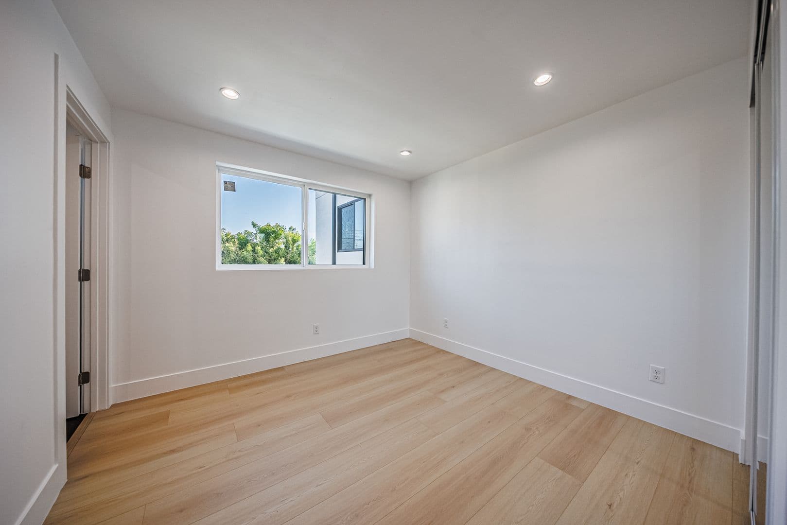 Los Angeles, CA Apartment: 2938 S. Sycamore Ave
